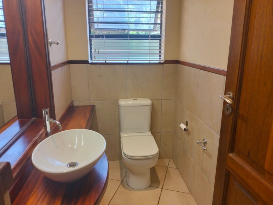 5 Bedroom Property for Sale in Glentana Western Cape